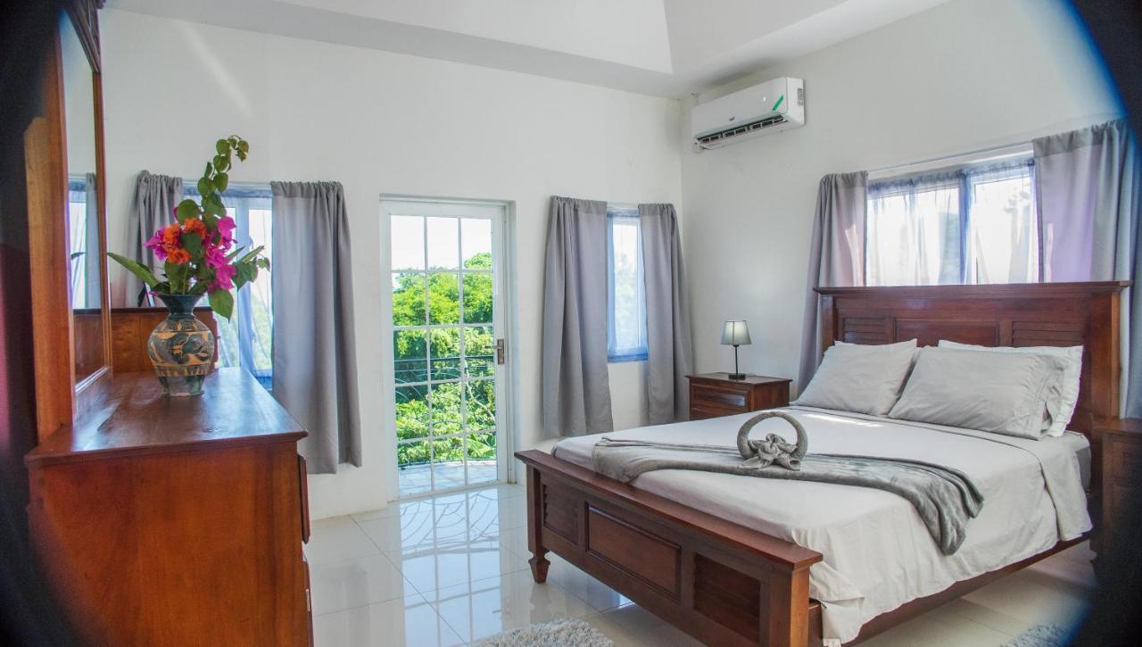 Runaway To Tranquility, Overlooking The Bay Holiday home