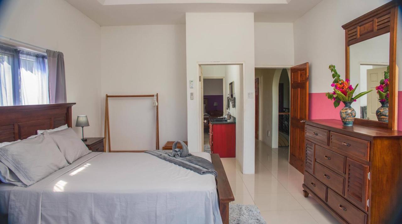 Holiday home Runaway To Tranquility, Overlooking The Bay Runaway Bay