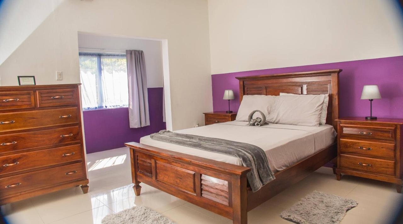 Runaway To Tranquility, Overlooking The Bay Holiday home