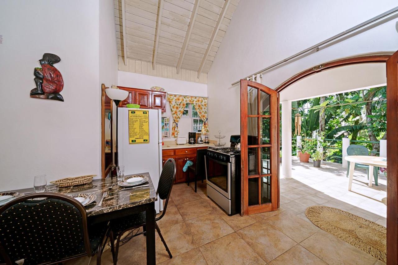Beach House Condos, 3*