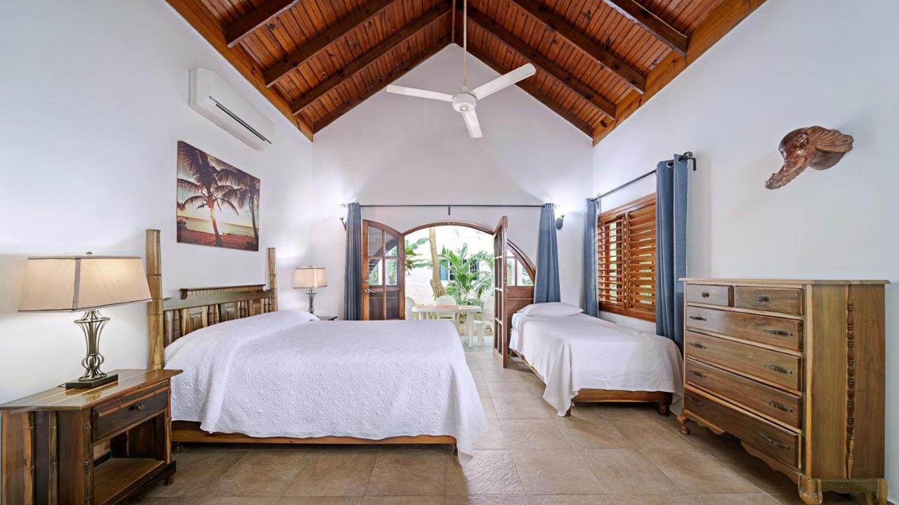 Hotel Beach House Condos, 3*