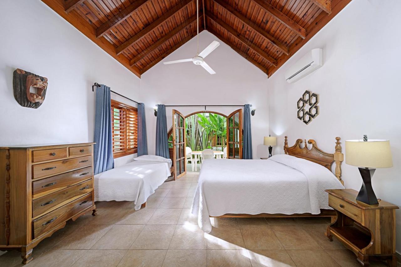 Hotel Beach House Condos, Negril