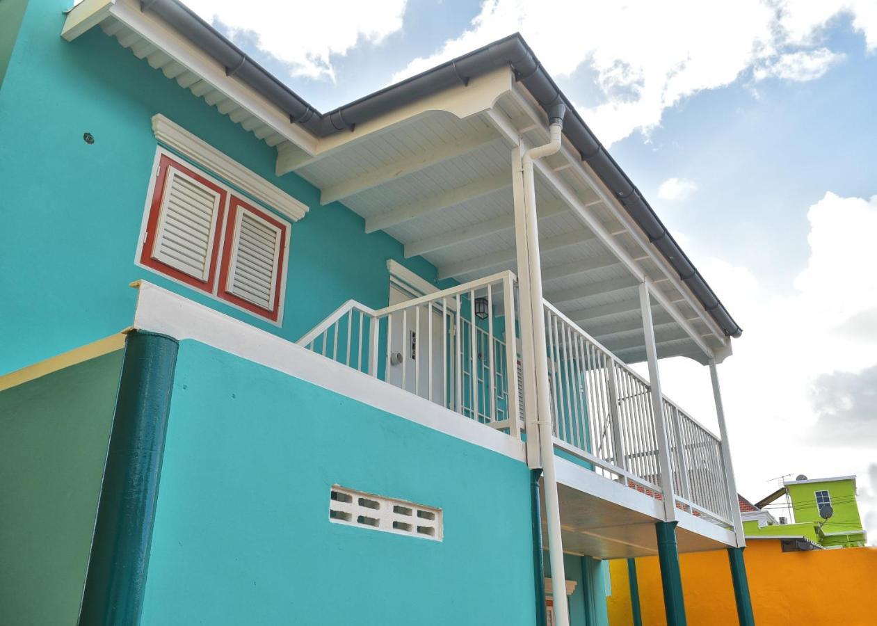 Turquoise *