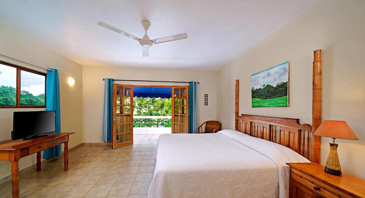 Beach House Condos, Hotel