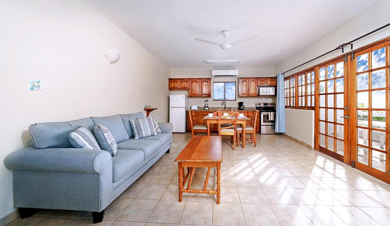 Hotel Beach House Condos,