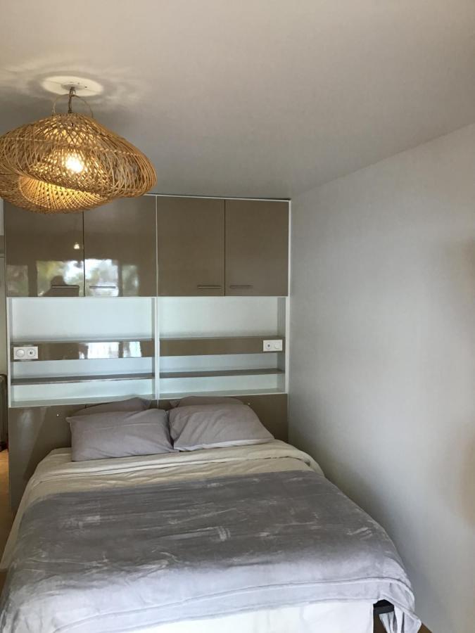 Martial Tropiques: Beachfront With Sea Views In Ste Anne