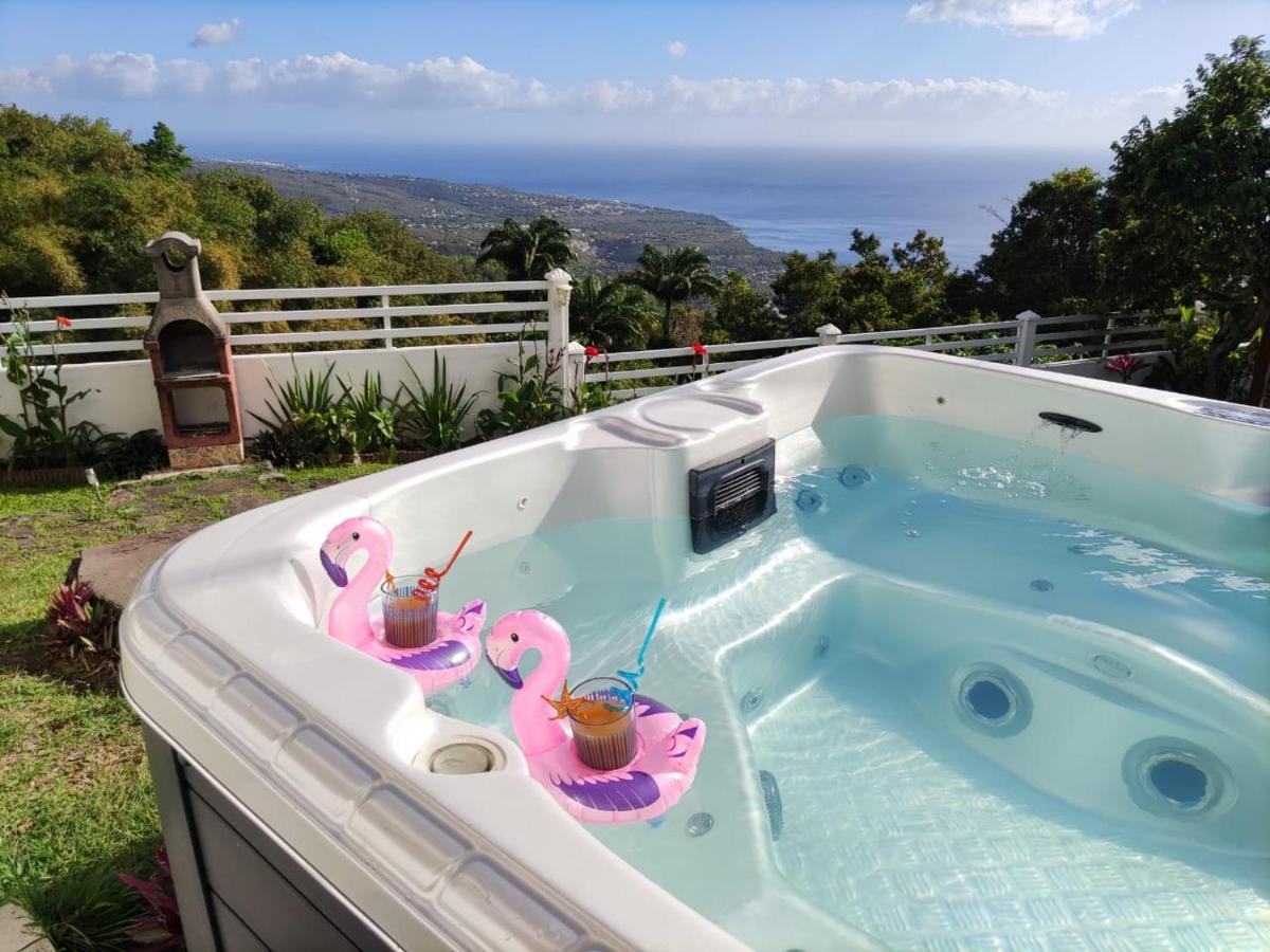 Belavue & Prive, Avec Vue Panoramique Sur Mer, Jardin Creole Paysager, Jacuzzi Prive Holiday home Bouillante