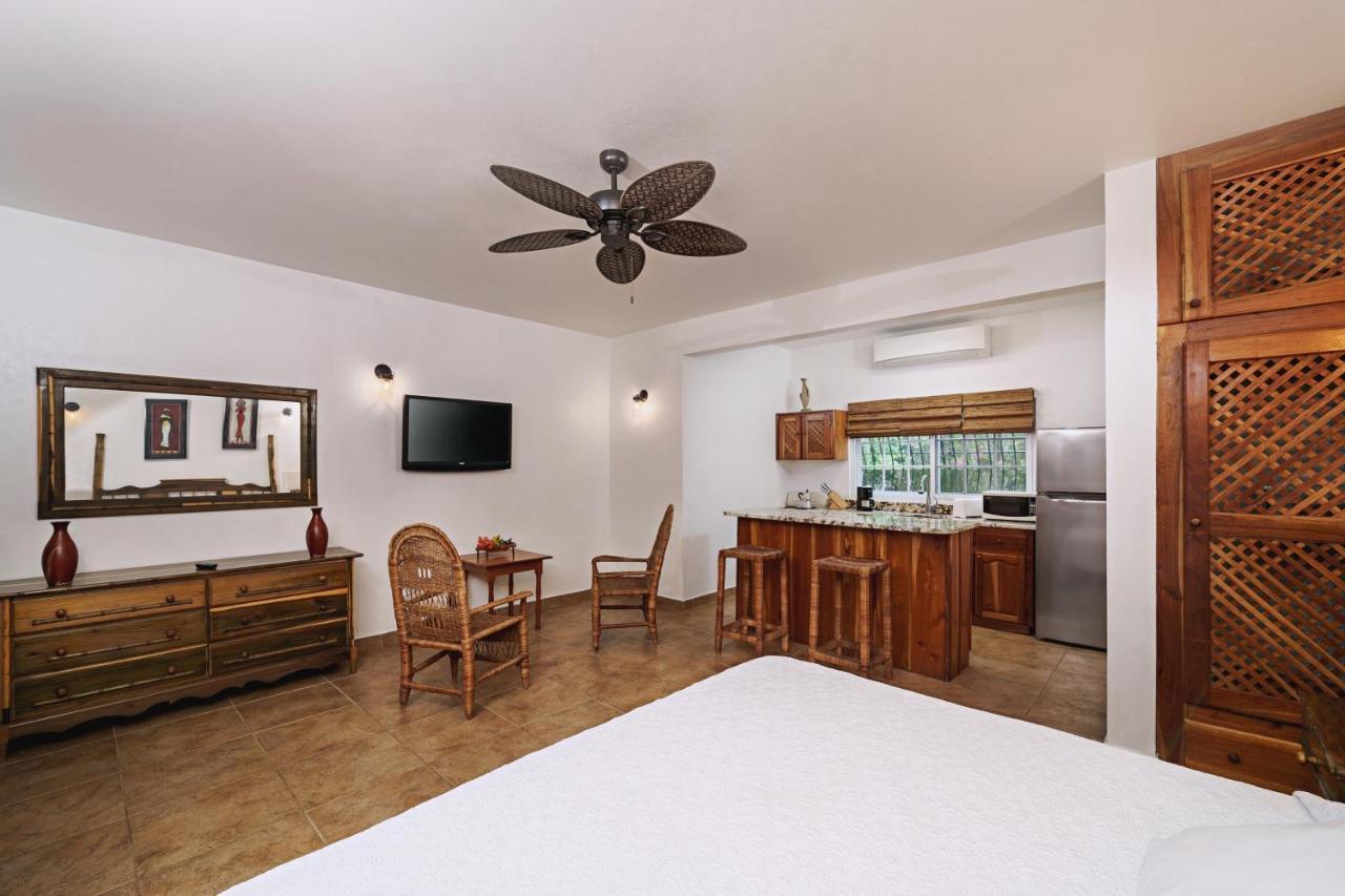 Hotel Beach House Condos, Negril