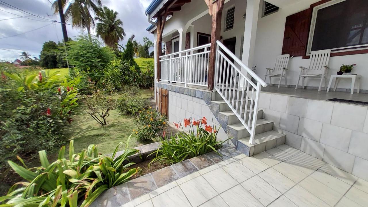 Guest house Appartement Les Bougainvilliers Vue Mer Saint-Claude