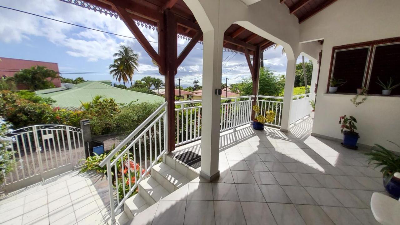 Guest house Appartement Les Bougainvilliers Vue Mer Saint-Claude