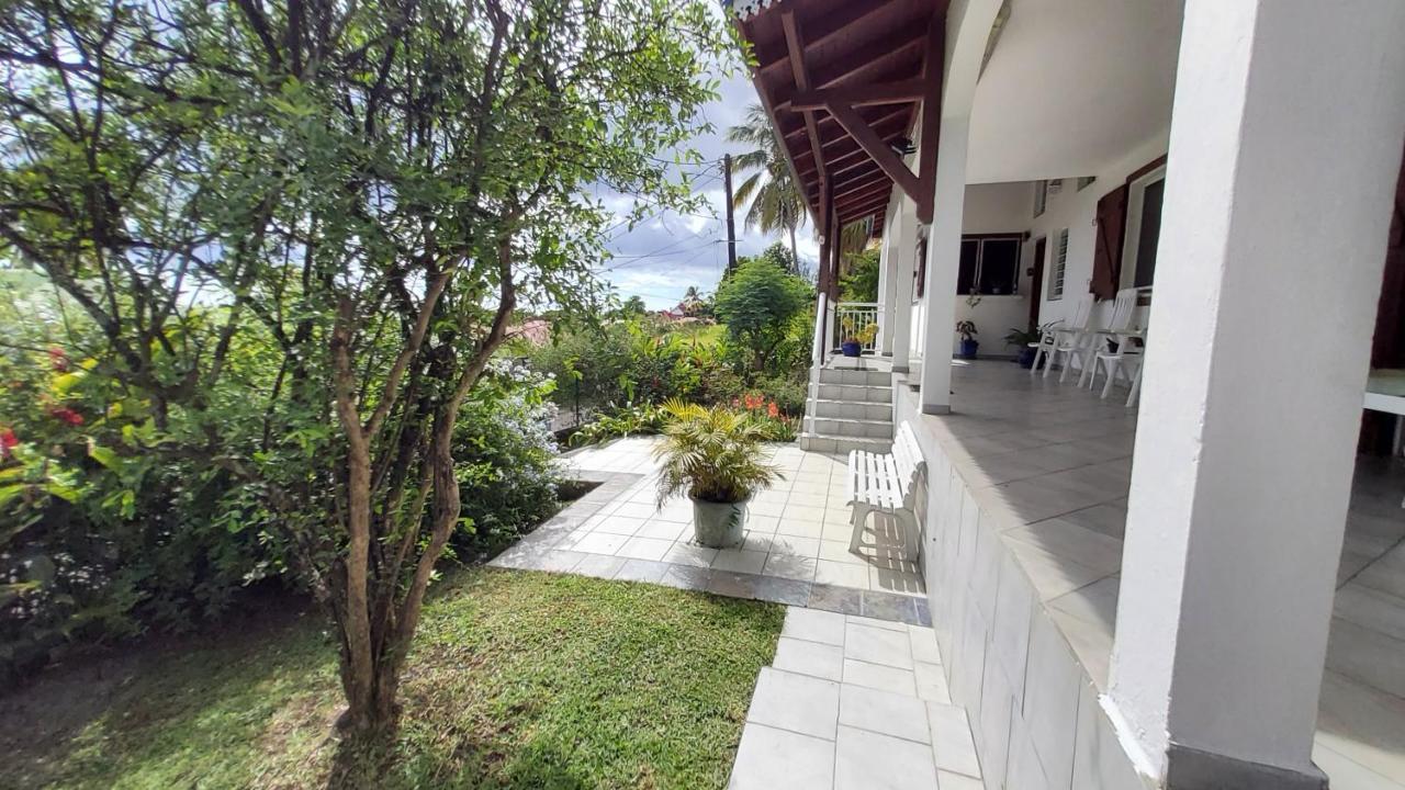 Appartement Les Bougainvilliers Vue Mer Guest house Saint-Claude
