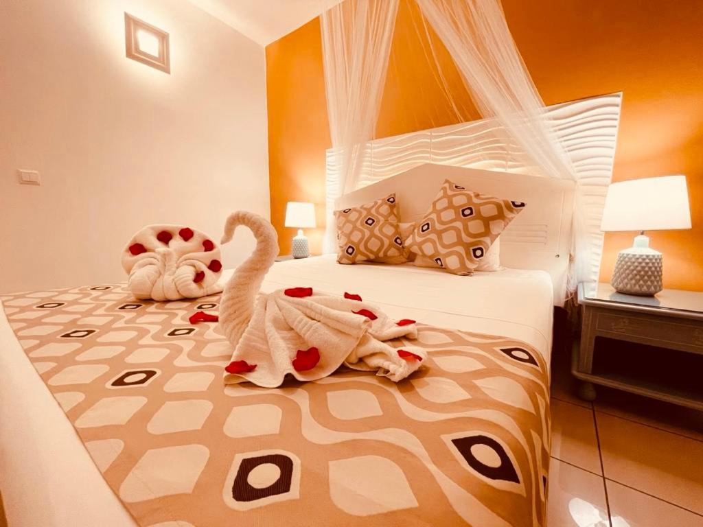 Tropicana Suites Aparthotel 4*