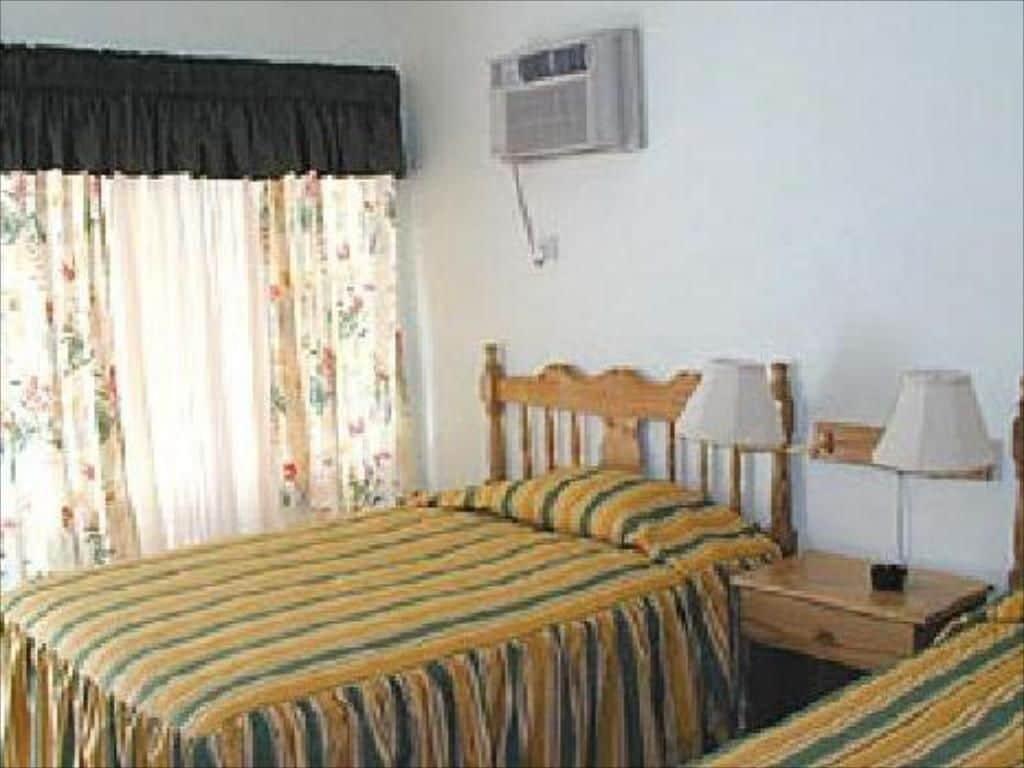 Bar-b-barn Beach Hotel 2*