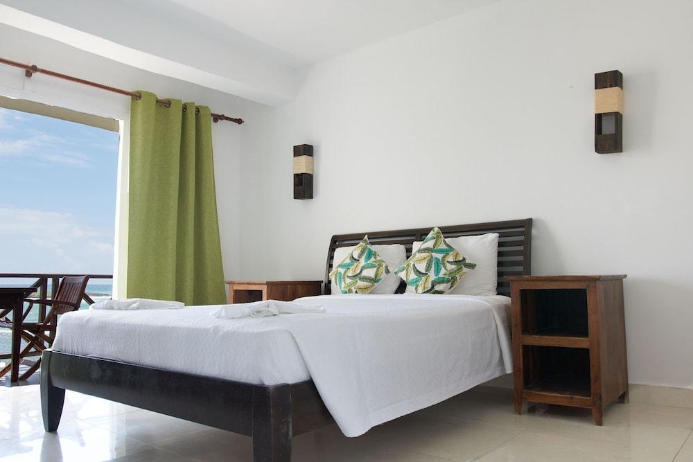 Ocean Spray Apartment *