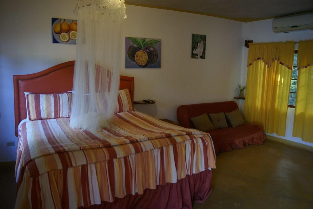 San San Tropez Hotel