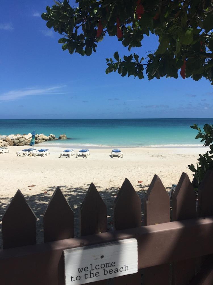 Buccaneer Club Aparthotel 3*