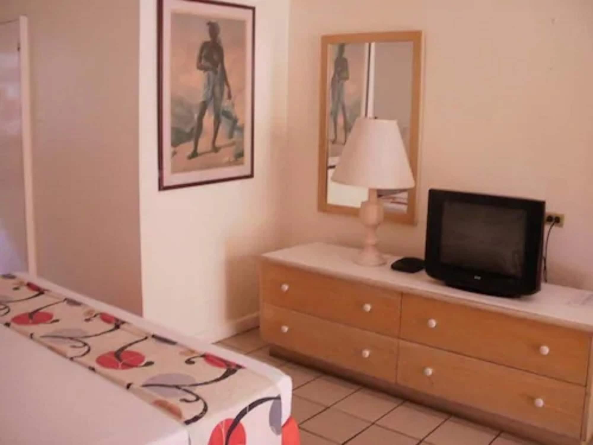 Hotel Pineapple Court 2*