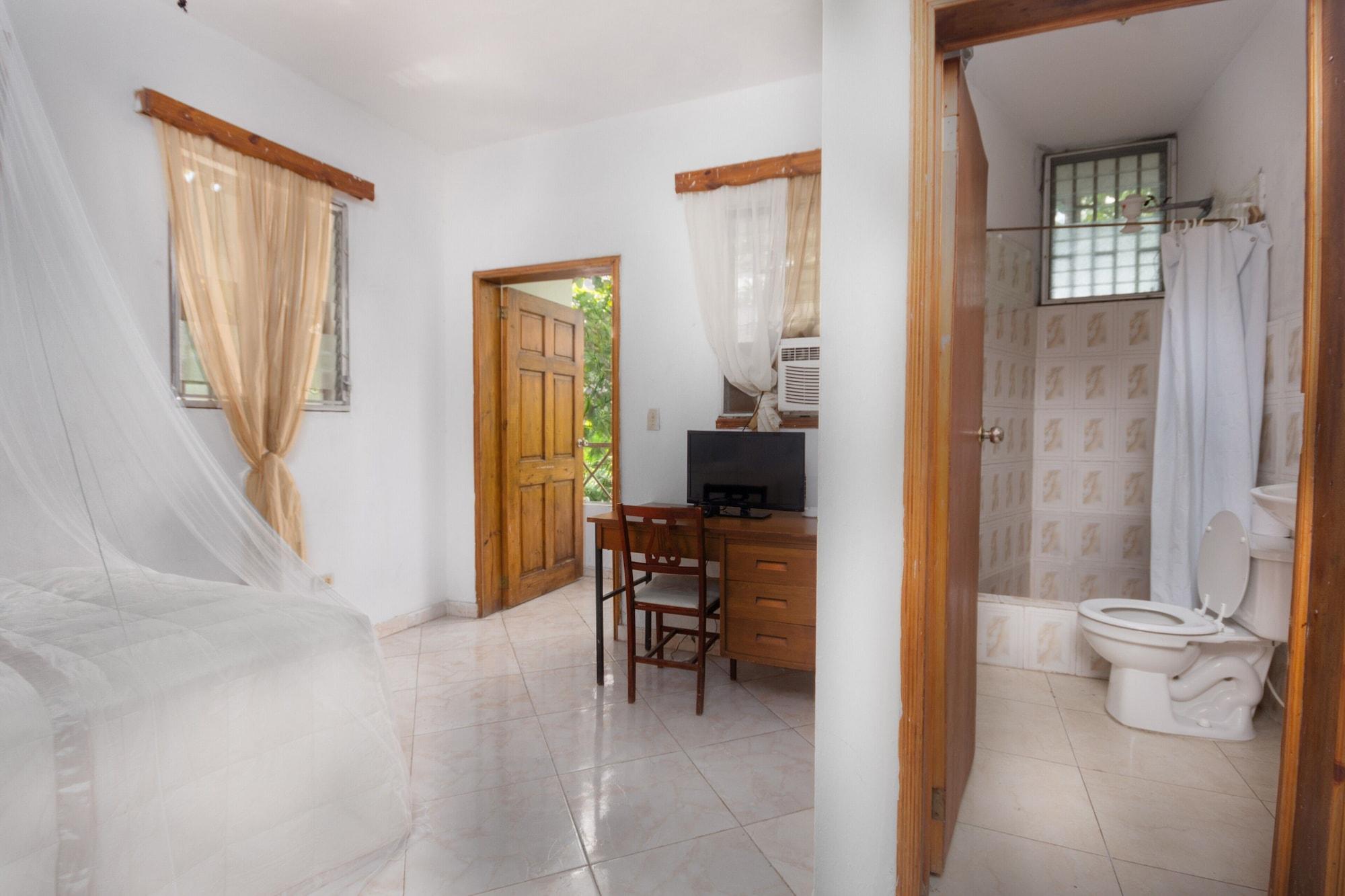 Pacot Breeze Hotel 3*