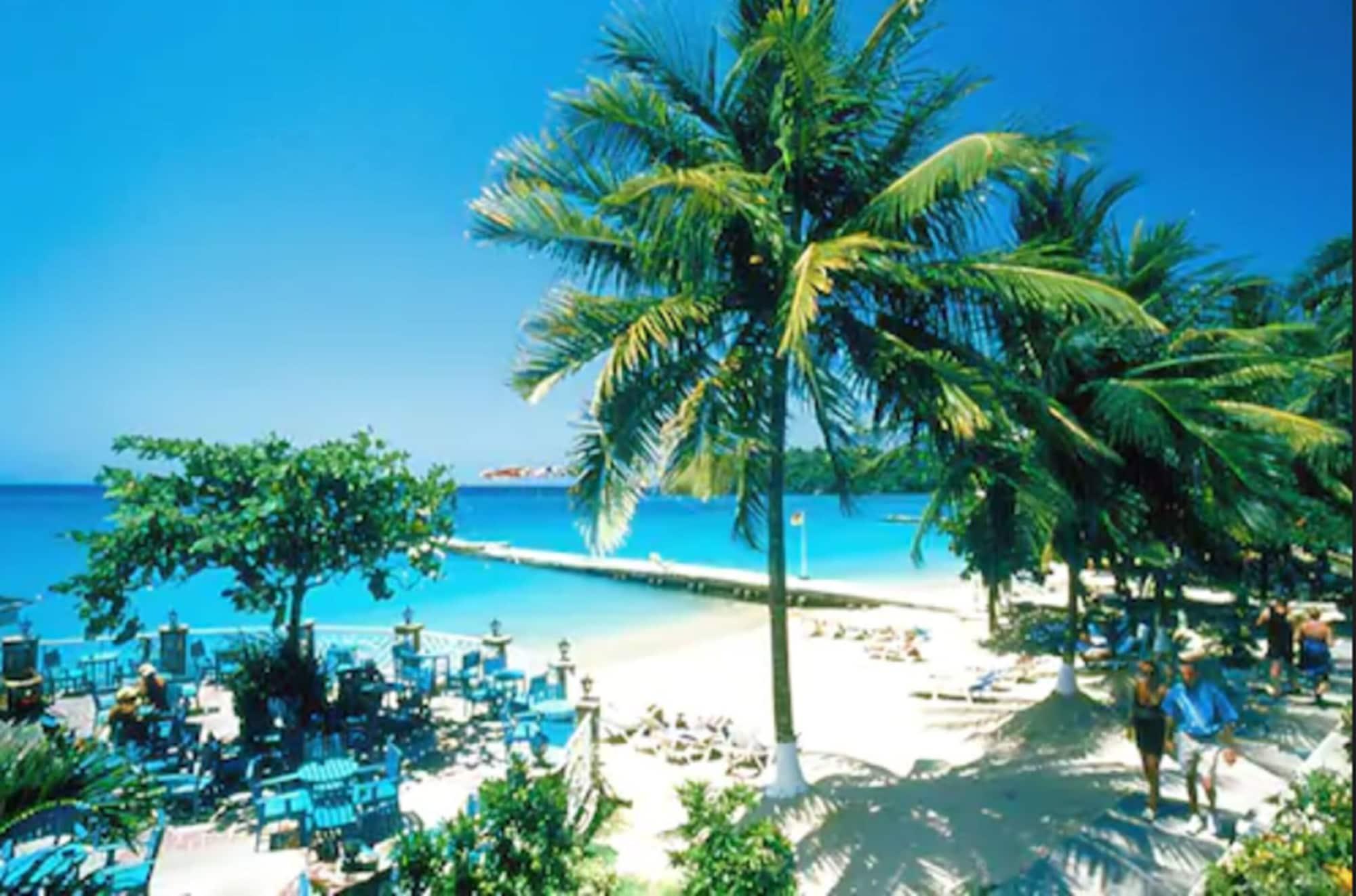 Shaw Park & Hotel Ocho Rios