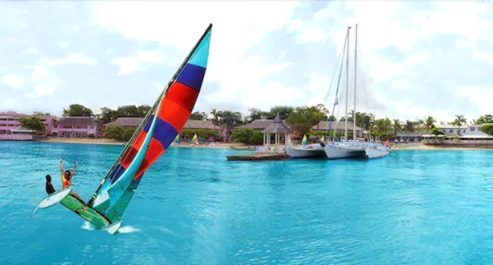 Shaw Park & Hotel Ocho Rios