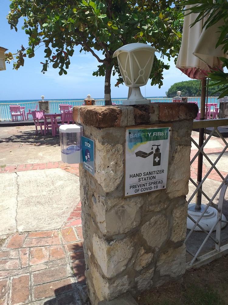 Shaw Park & 3* Ocho Rios
