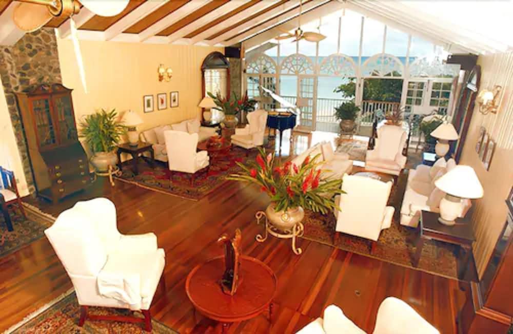 Shaw Park & Hotel 3*