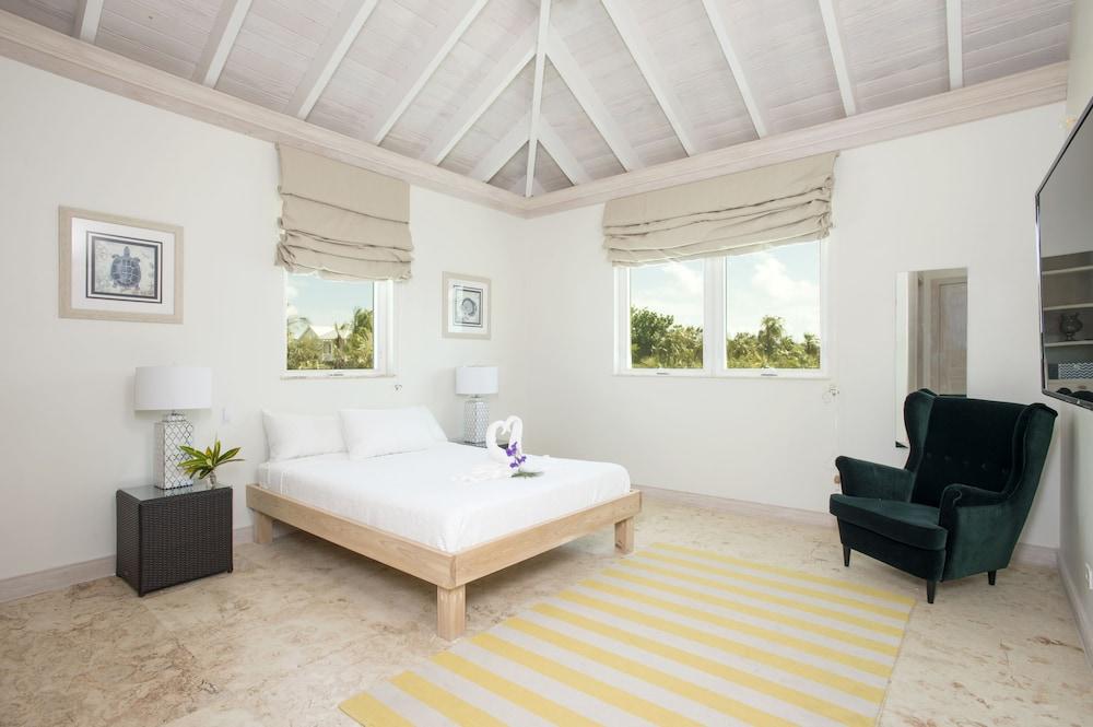 La Bougainvillea Villa *