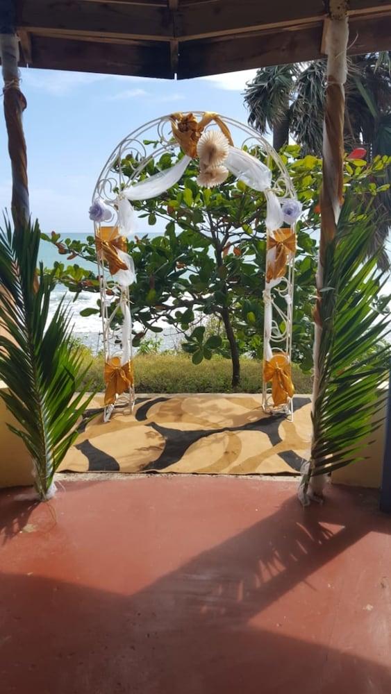 Hotel Treasure Beach Hotel