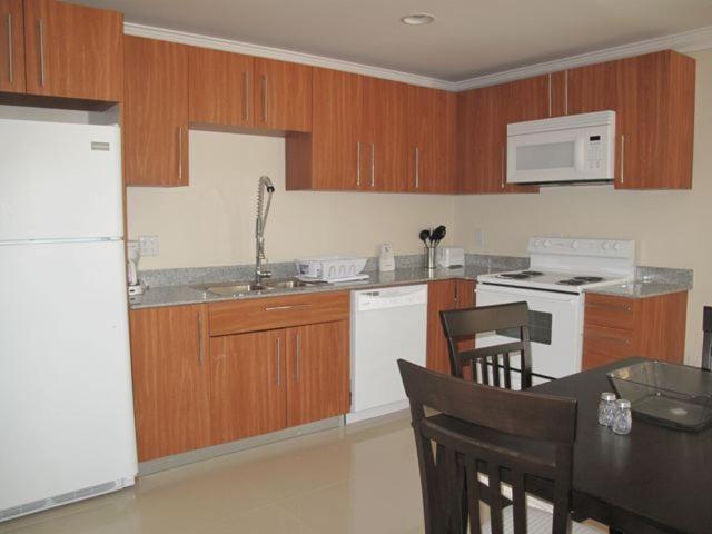 Imperial Bay Residences Aparthotel Basseterre