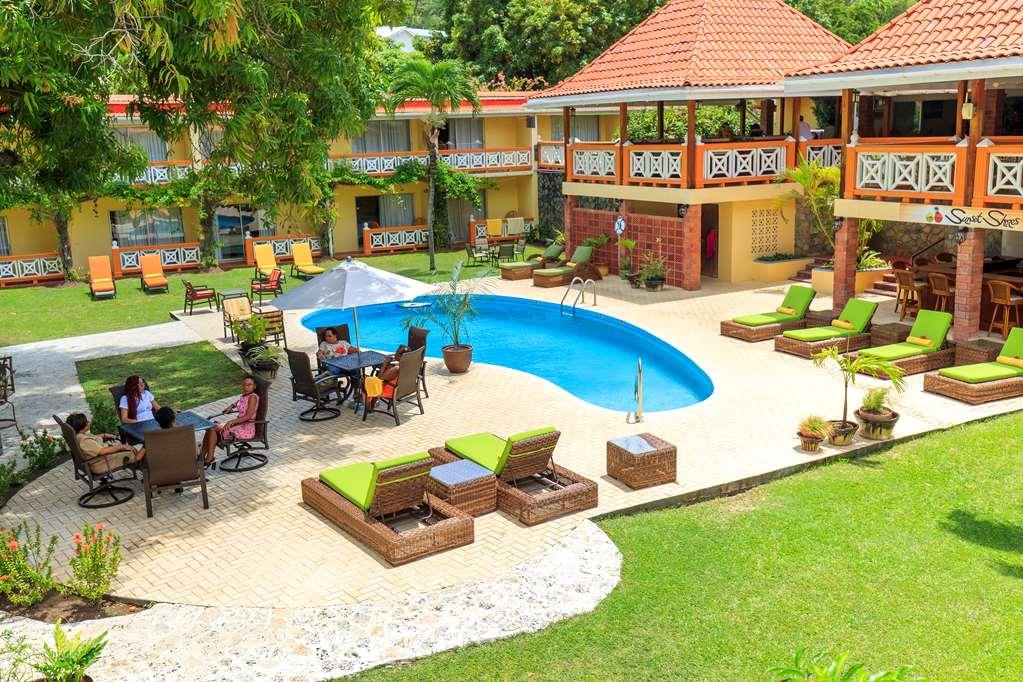 Sunset Shores 3* Kingstown