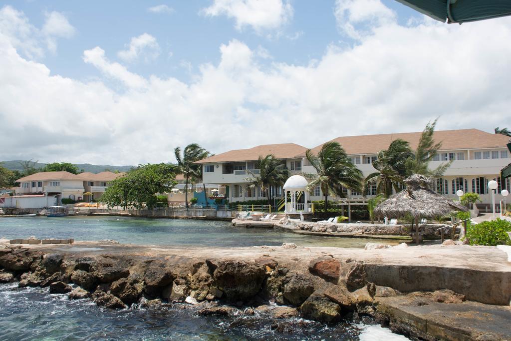 Club Ambiance (adults Only) Hotel Runaway Bay