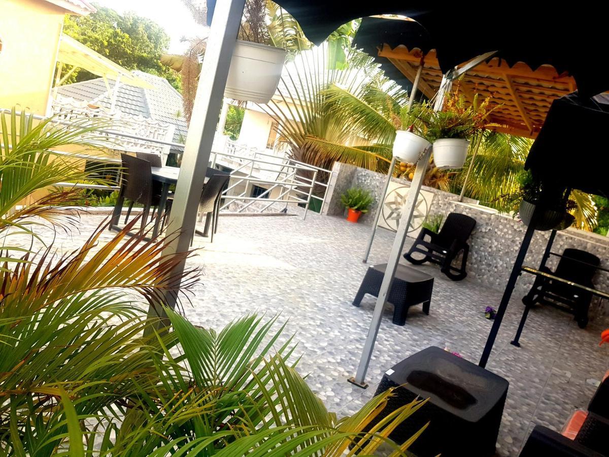 Guest house Little Savoy Runaway Bay