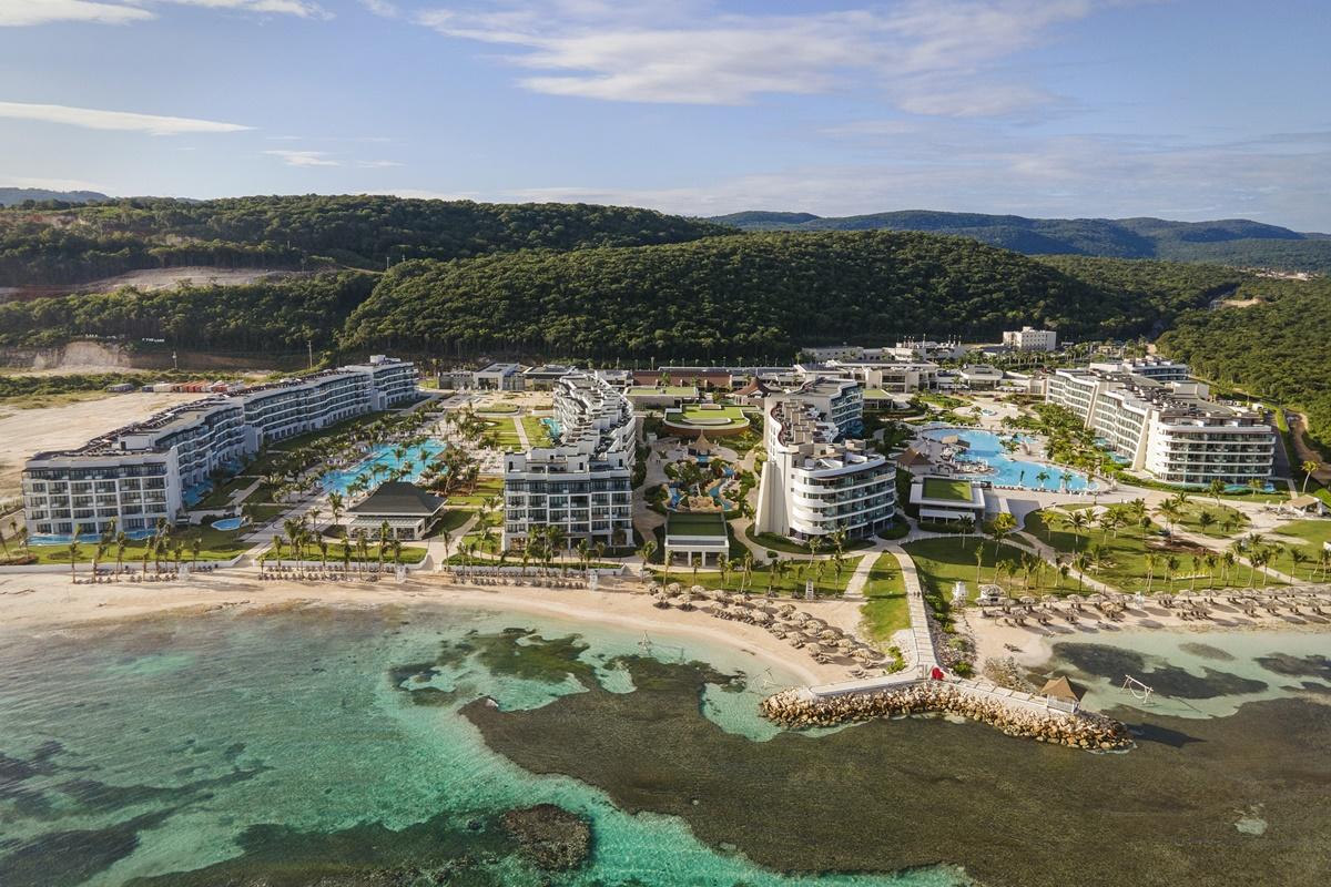 Ocean Eden Bay (adults Only) Resort Spring Rises