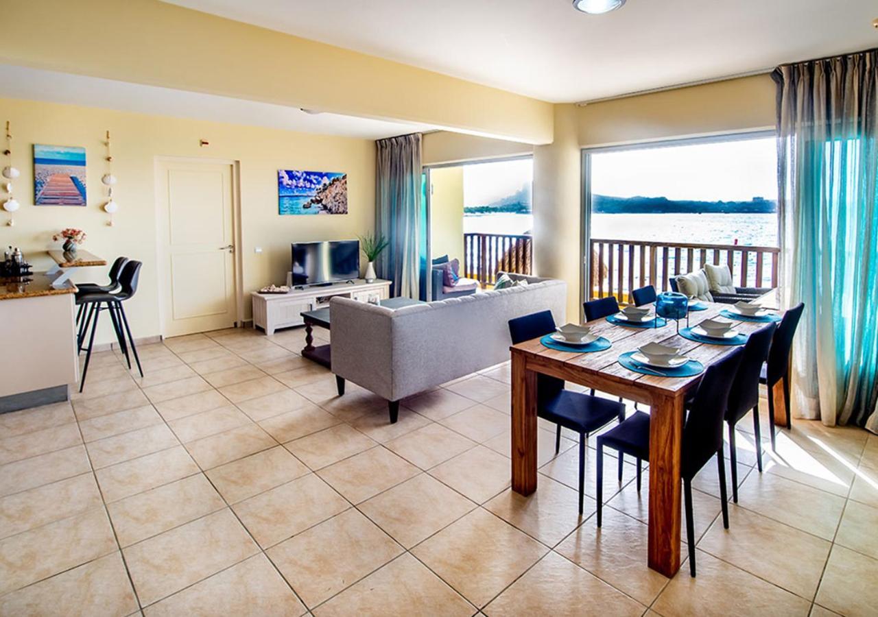 Palapa Curacao 2*