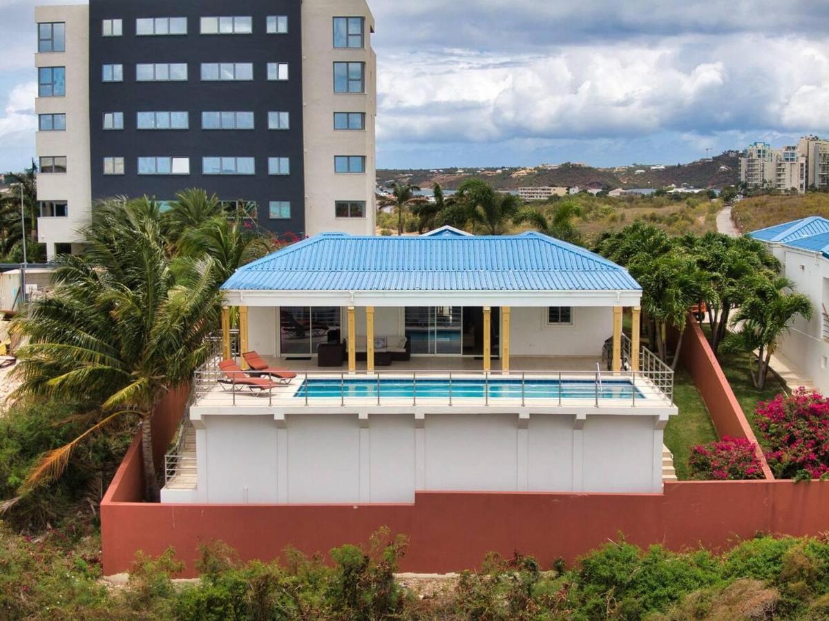 Airport View 3-bed Pousada