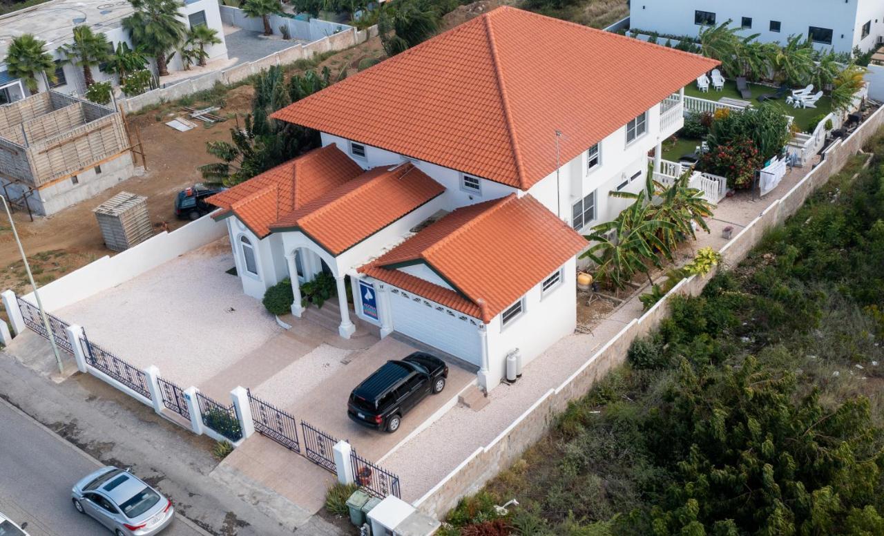 Adonai Boutique 4* Willemstad