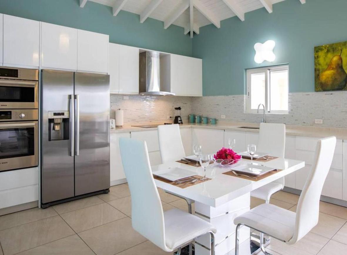 Airport View 3-bed Pousada