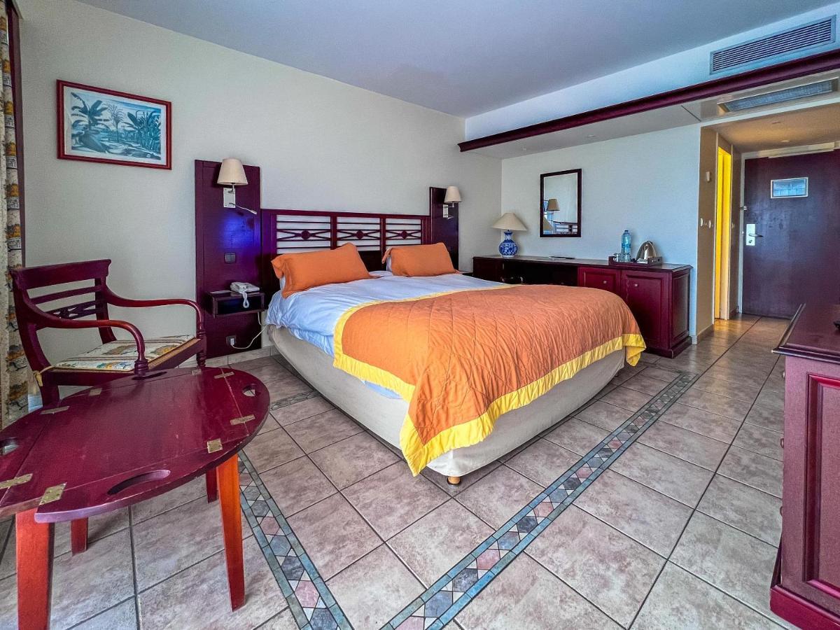 Hotel De La Vieille Tour 4*