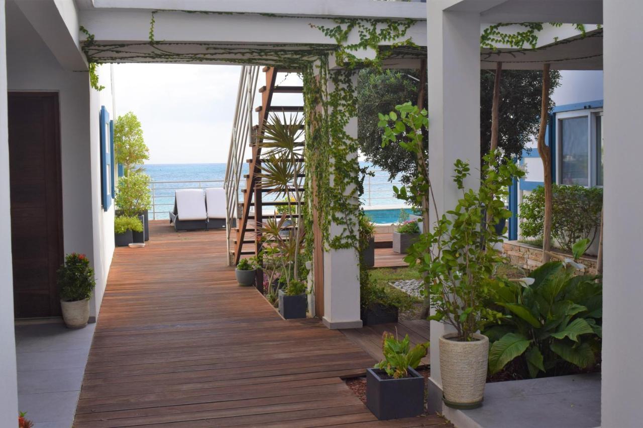 Tradewinds * Simpson Bay