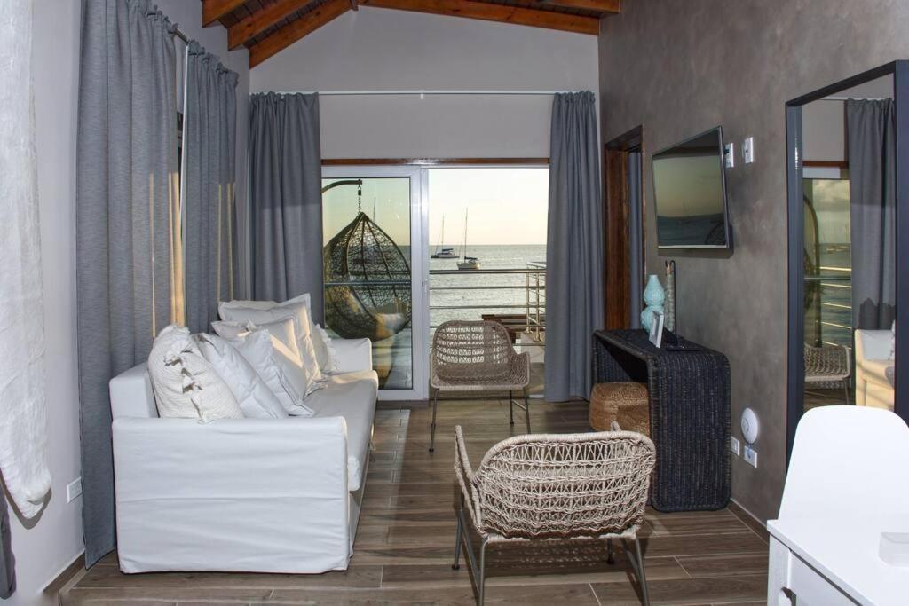Tradewinds Apartment *