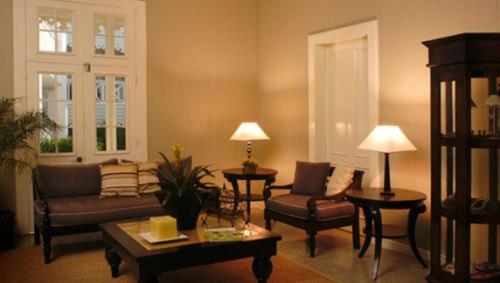 Bay And Victorian House 4*