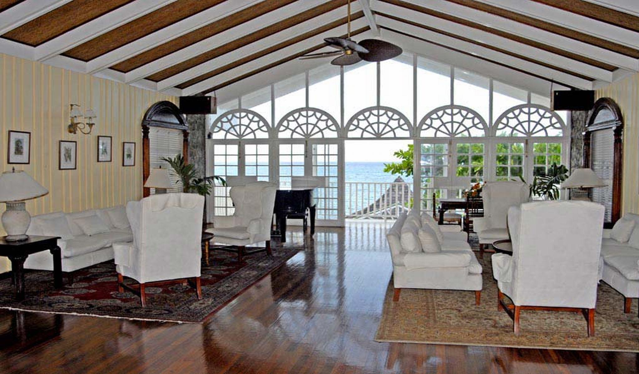 Shaw Park & Hotel Ocho Rios
