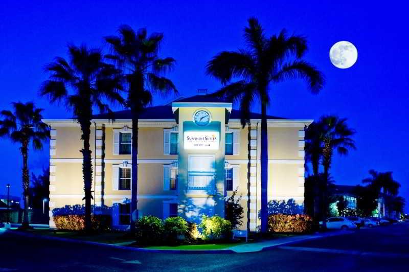 Sunshine Hotel West Bay
