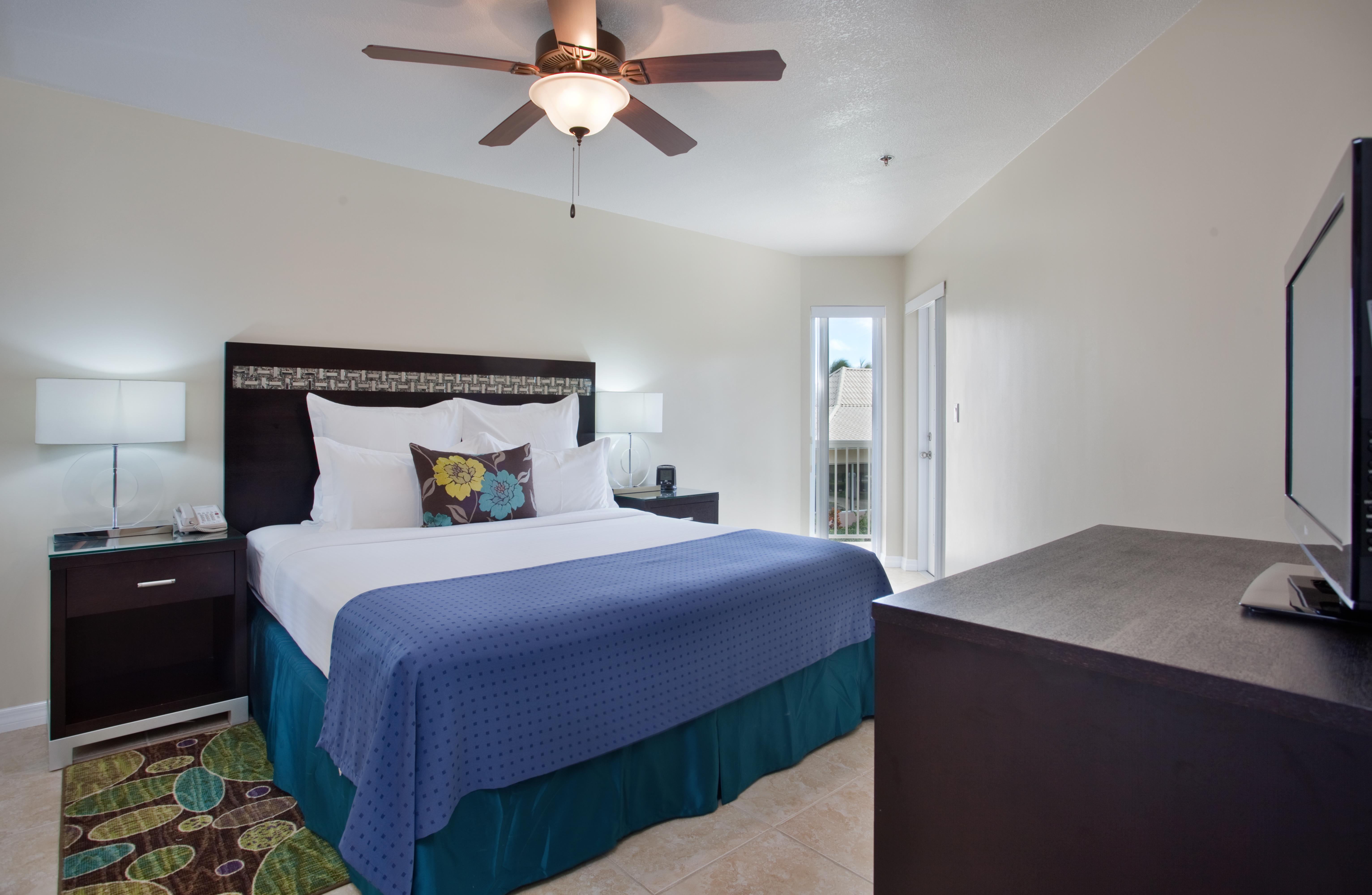 Holiday Grand Cayman By Ihg (adults Only) Resort 3*