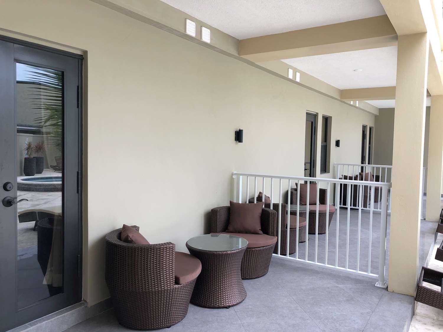 The Lodgings Hotel Surestay Collection By Best Western Five Cays Settlement