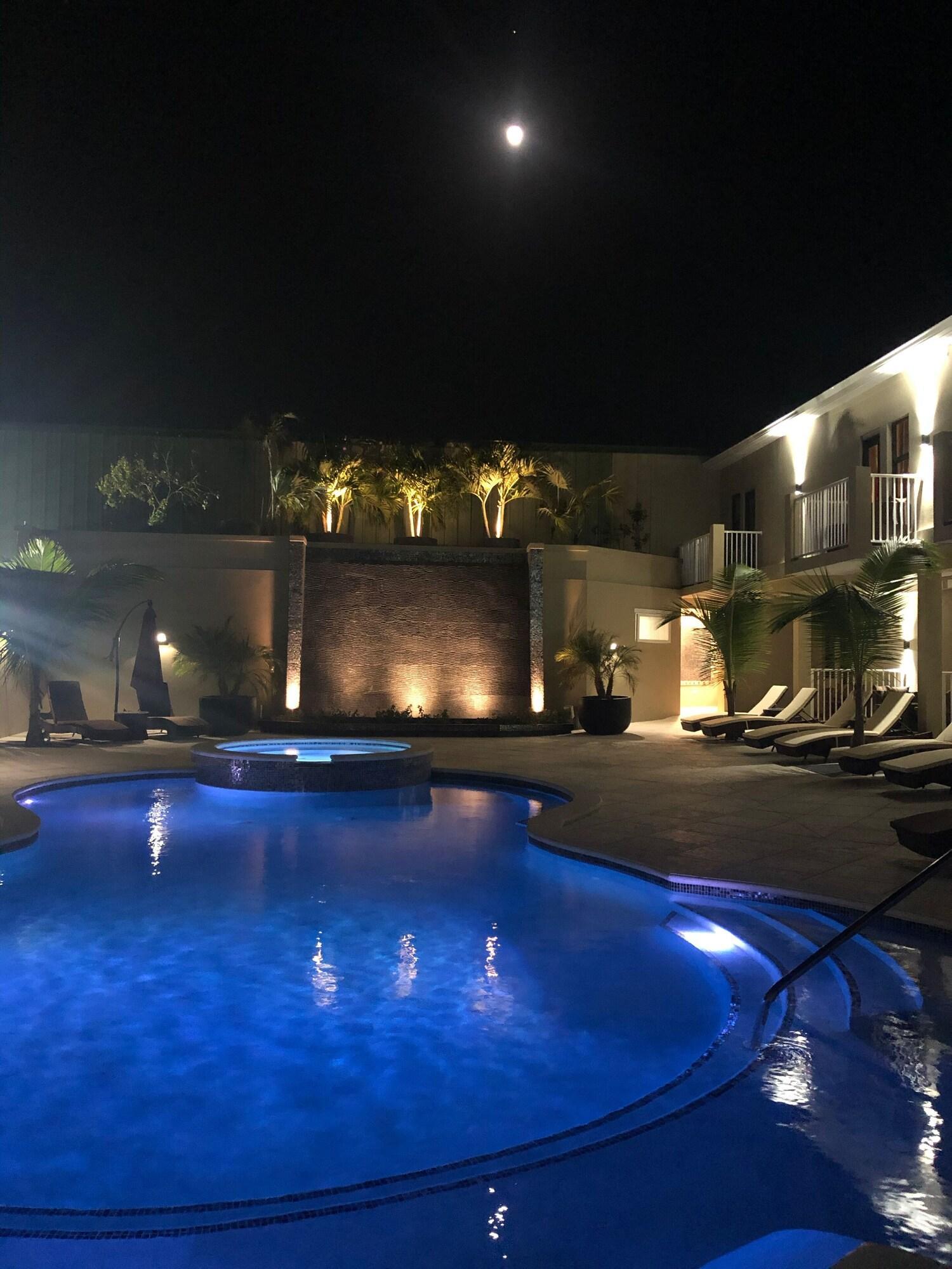 The Lodgings Hotel Surestay Collection By Best Western Hotel Five Cays Settlement