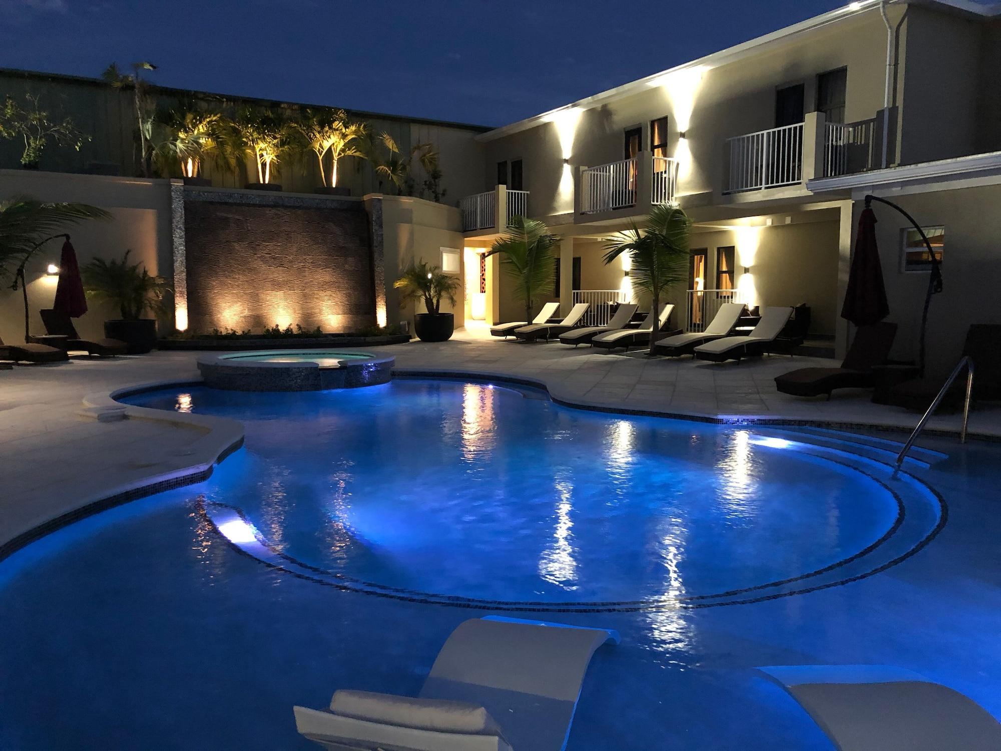 Hotel The Lodgings Hotel Surestay Collection By Best Western Five Cays Settlement