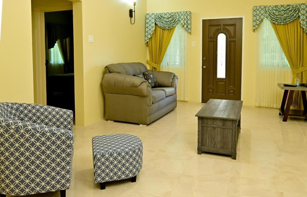 Champagne Homestay *