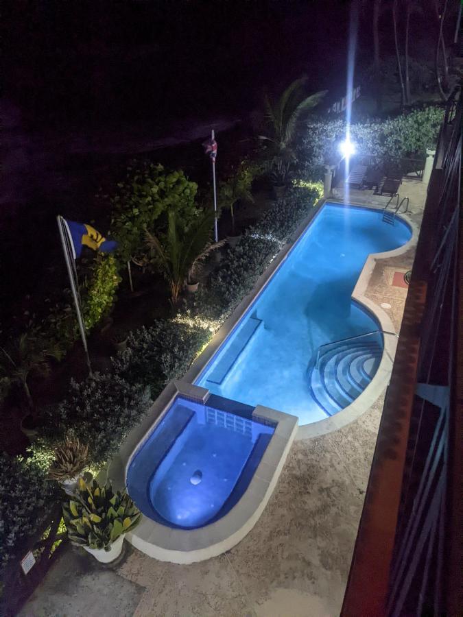 Apartment Breezy Ocean Front Close To The Beaches