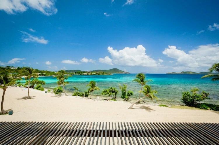 Sapphire Beachfront Renovated 1200 Sf! - Free Wi-fi Apartamento *